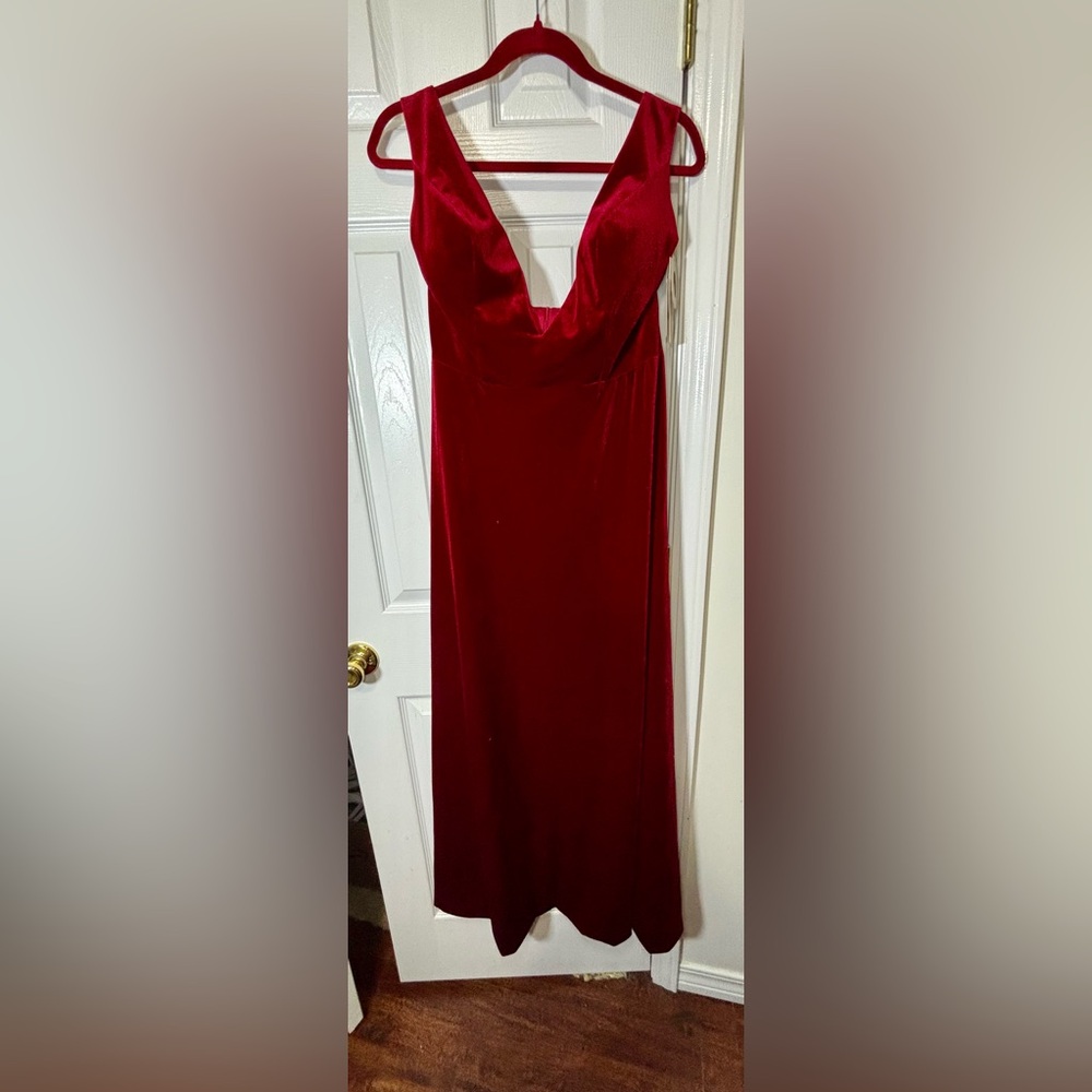 NEW NWOT BOUTIQUE RJ BRAND WOMENS SZ 12 WINE VELVET Bridesmaid/Evening Gown